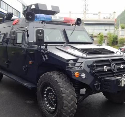 Véhicules blindés militaires à 60 km/h avec triple assurance