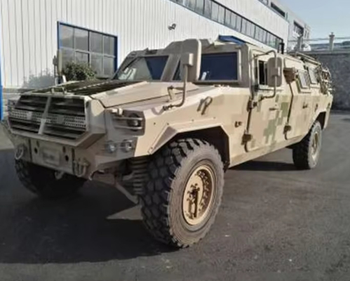 Véhicules militaires protégés à 8 places avec EFI et hauteur de passage d'obstacle de 380 mm