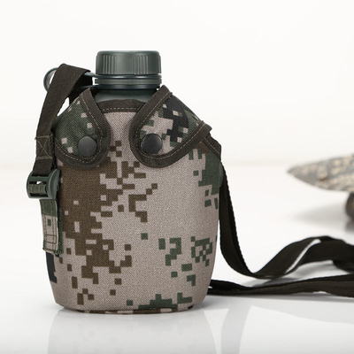 Camping formation des étudiants bouteille d'eau corps en aluminium avec caoutchouc revêtu finition mate avec poche sac épaule rayures