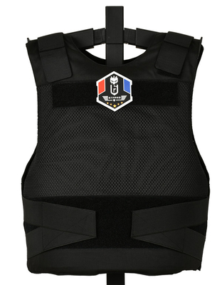 Un gilet anti-poignard, une police tactique, une protection renforcée, garantie.