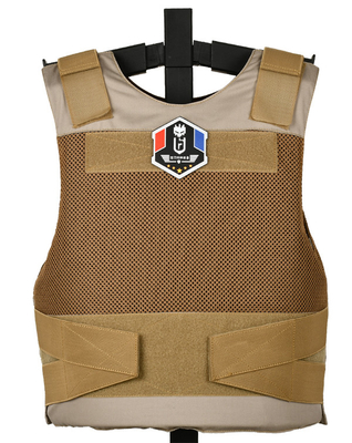 Un gilet anti-poignard, une police tactique, une protection renforcée, garantie.