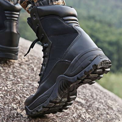 Bottes tactiques de combat conçues pour résister aux exigences des opérations de combat et tactiques