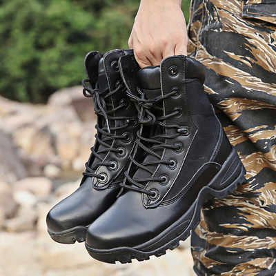 Bottes tactiques de combat conçues pour résister aux exigences des opérations de combat et tactiques