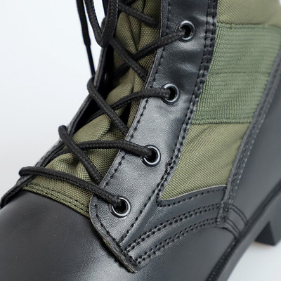 Des chaussures de combat tactique en toile