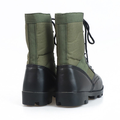 Des chaussures de combat tactique en toile
