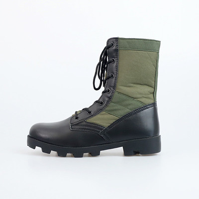 Des chaussures de combat tactique en toile