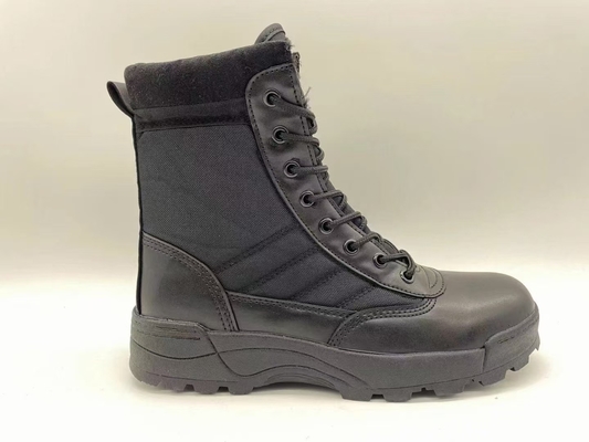 Une chaussure de combat, une chaussure tactique, une chaussure militaire.