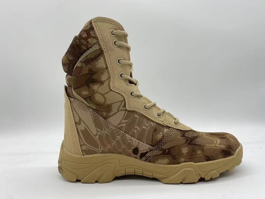 Une chaussure de combat, une chaussure tactique, une chaussure militaire.