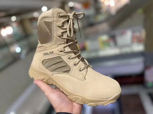 Une chaussure de combat, une chaussure tactique, une chaussure militaire.