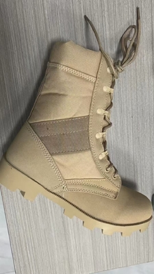 Une chaussure de combat, une chaussure tactique, une chaussure militaire.