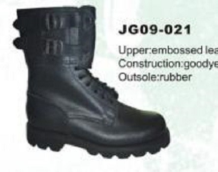 Des bottes de combat légères antidérapantes avec semelle en caoutchouc, rembourrage