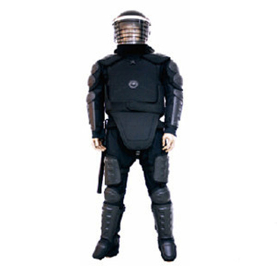 Une armure tactique personnalisée avec des épaulettes réglables