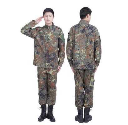 L'uniforme militaire de l'Américain mêmes que la bande Malaisie uniforme de forces terrestres de l'Allemagne